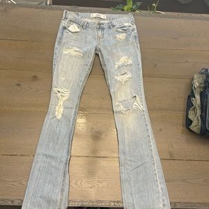 Hollister size 1R low rise boot cut jeans, light wash